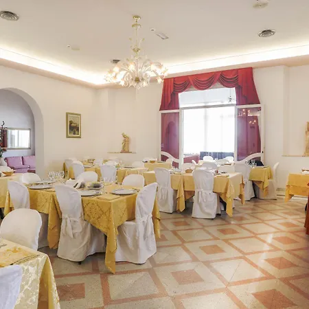 Lido Hotel 3*